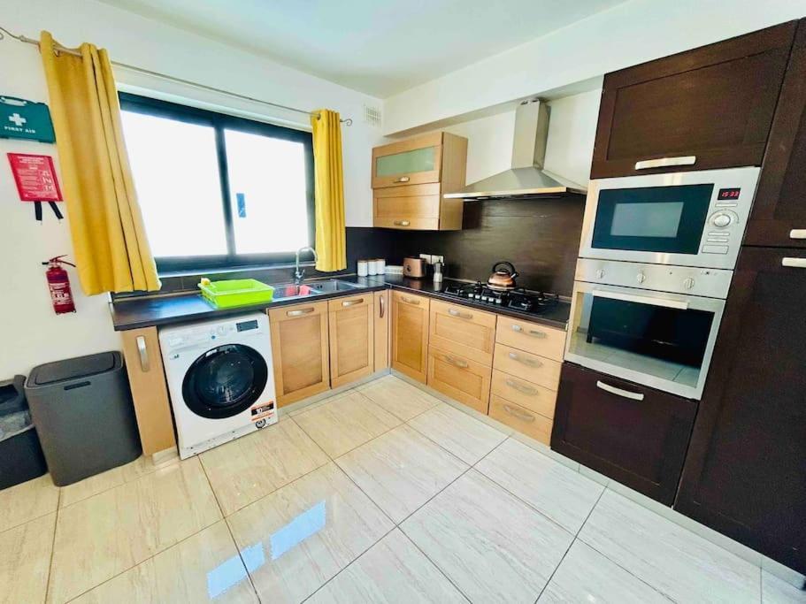 Duplex Whiskey Home 200M Away From The Sea And The Square St. Paul's Bay Luaran gambar