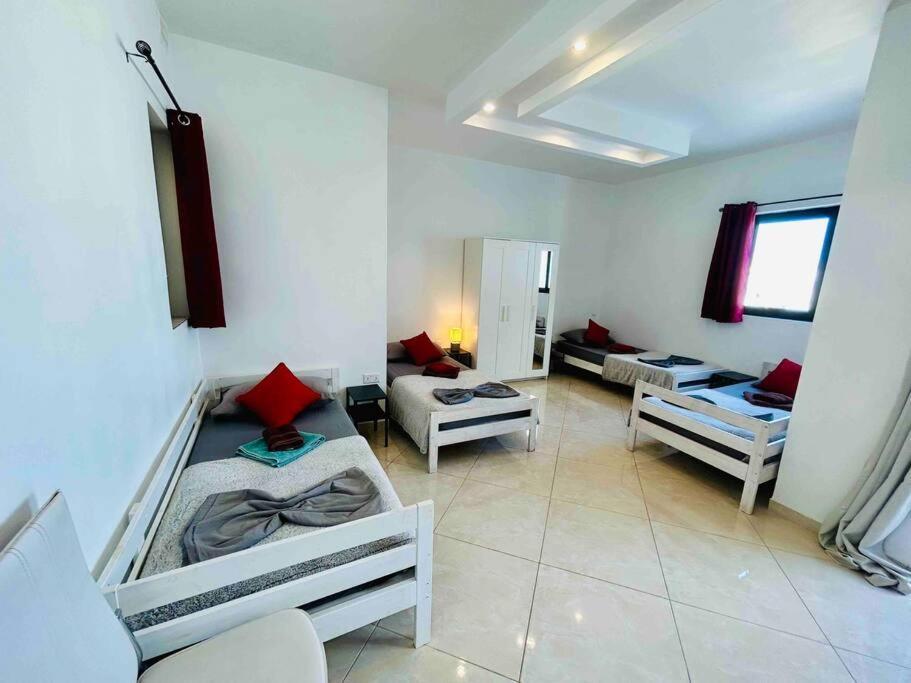 Duplex Whiskey Home 200M Away From The Sea And The Square St. Paul's Bay Luaran gambar