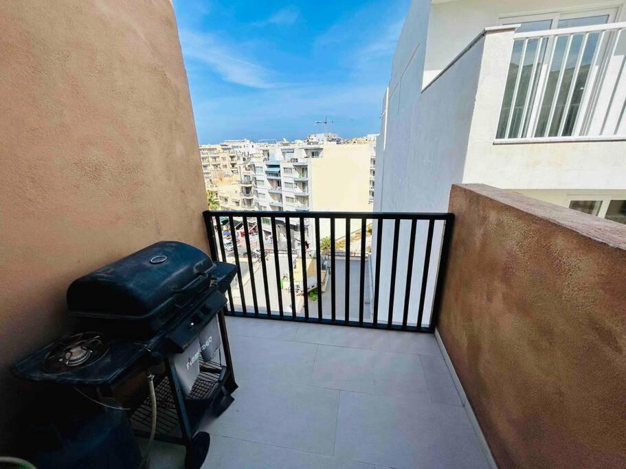 Duplex Whiskey Home 200M Away From The Sea And The Square St. Paul's Bay Luaran gambar