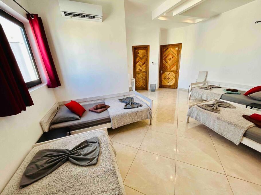 Duplex Whiskey Home 200M Away From The Sea And The Square St. Paul's Bay Luaran gambar