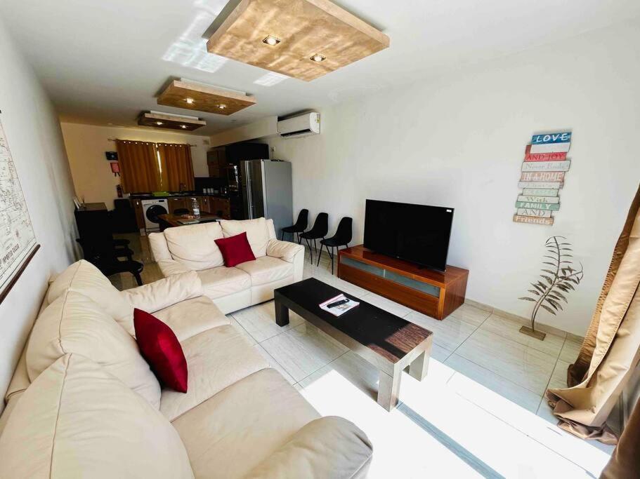Duplex Whiskey Home 200M Away From The Sea And The Square St. Paul's Bay Luaran gambar